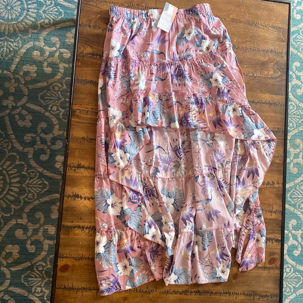 Rose Floral high low skirt, size Large NWT